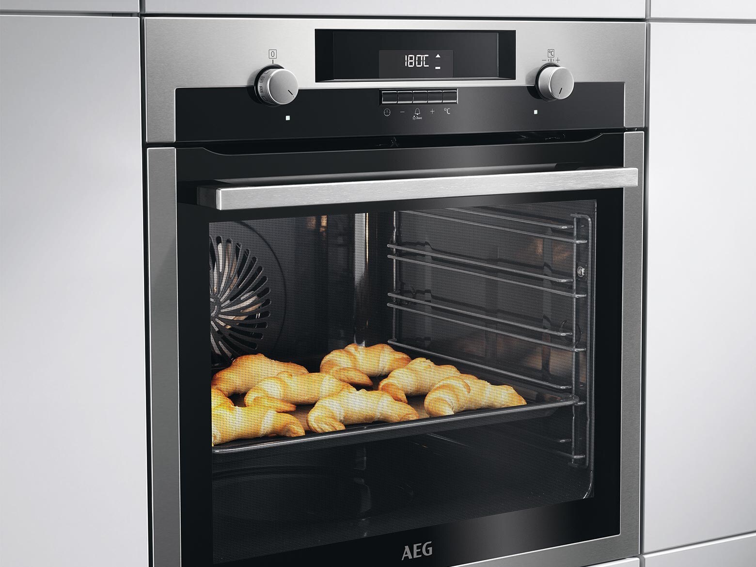 Discover the power of cooking with steam ovens AEG