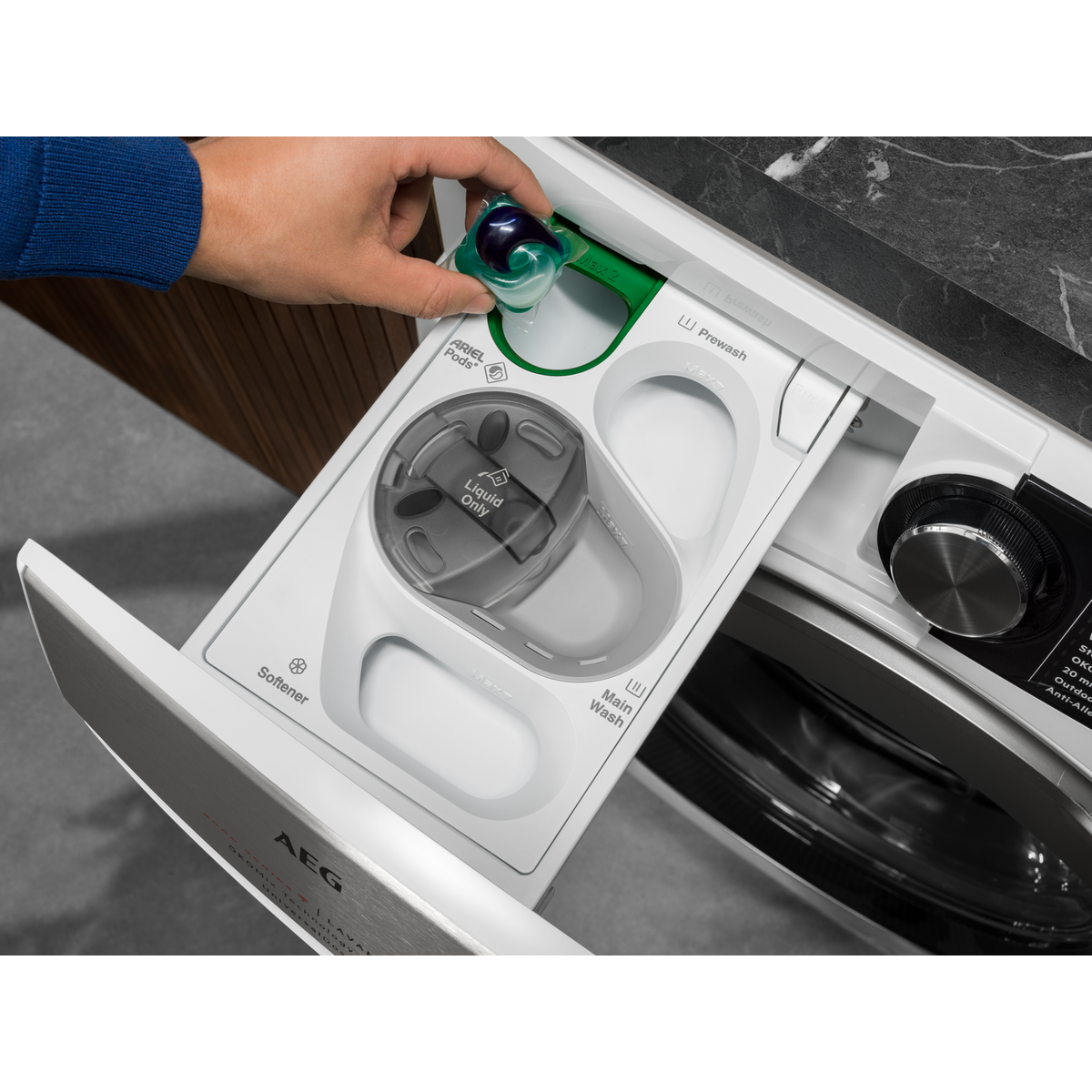 AEG - Freestanding Washing Machine - L7FEC946U