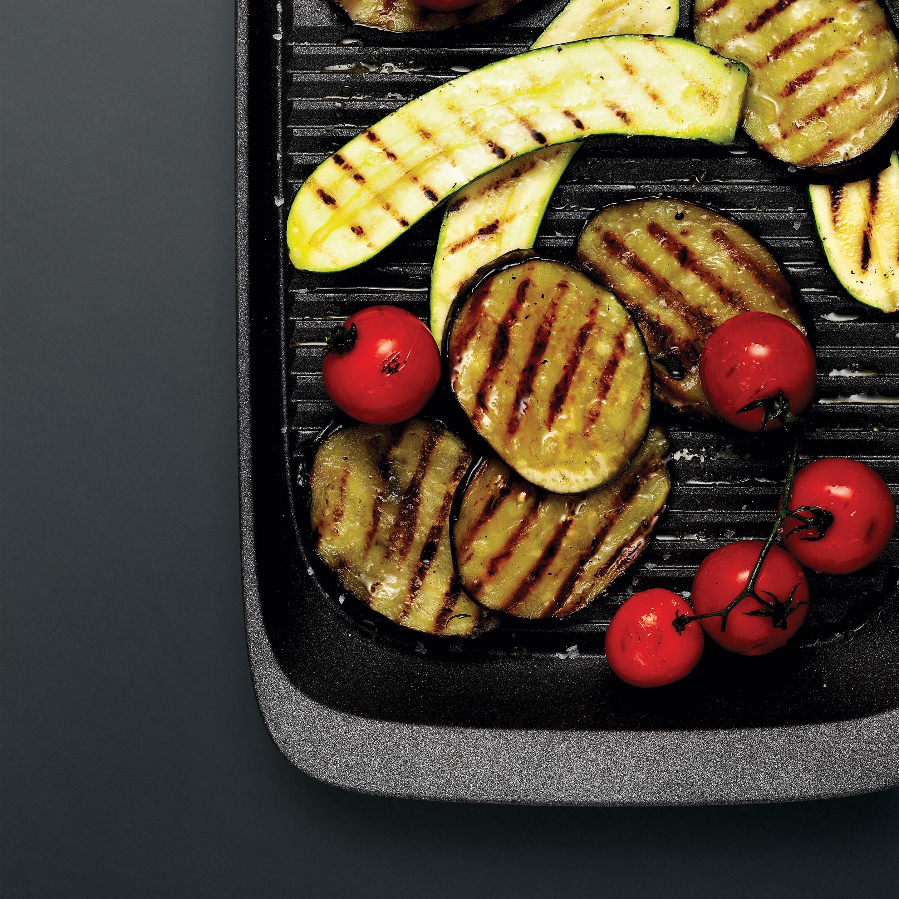 The AEG plancha grill with vegetables
