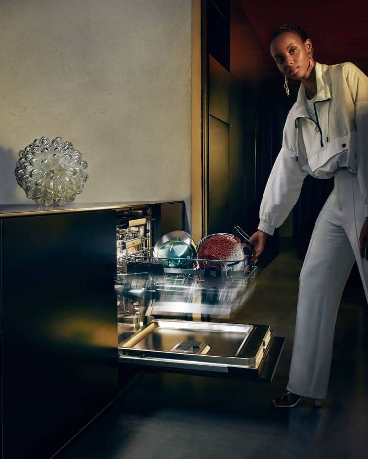 9000 ComfortLift Dishwasher