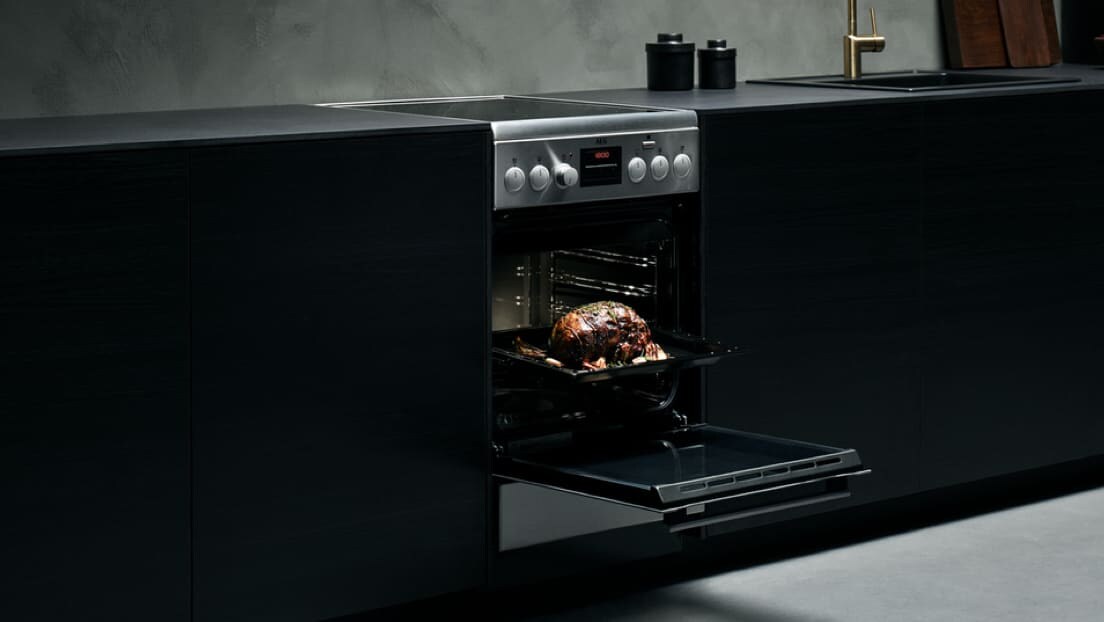 Freestanding oven