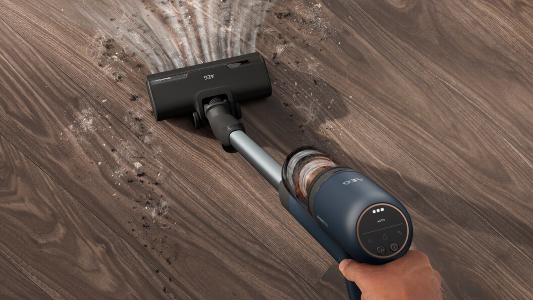 Holding cordless cleaner