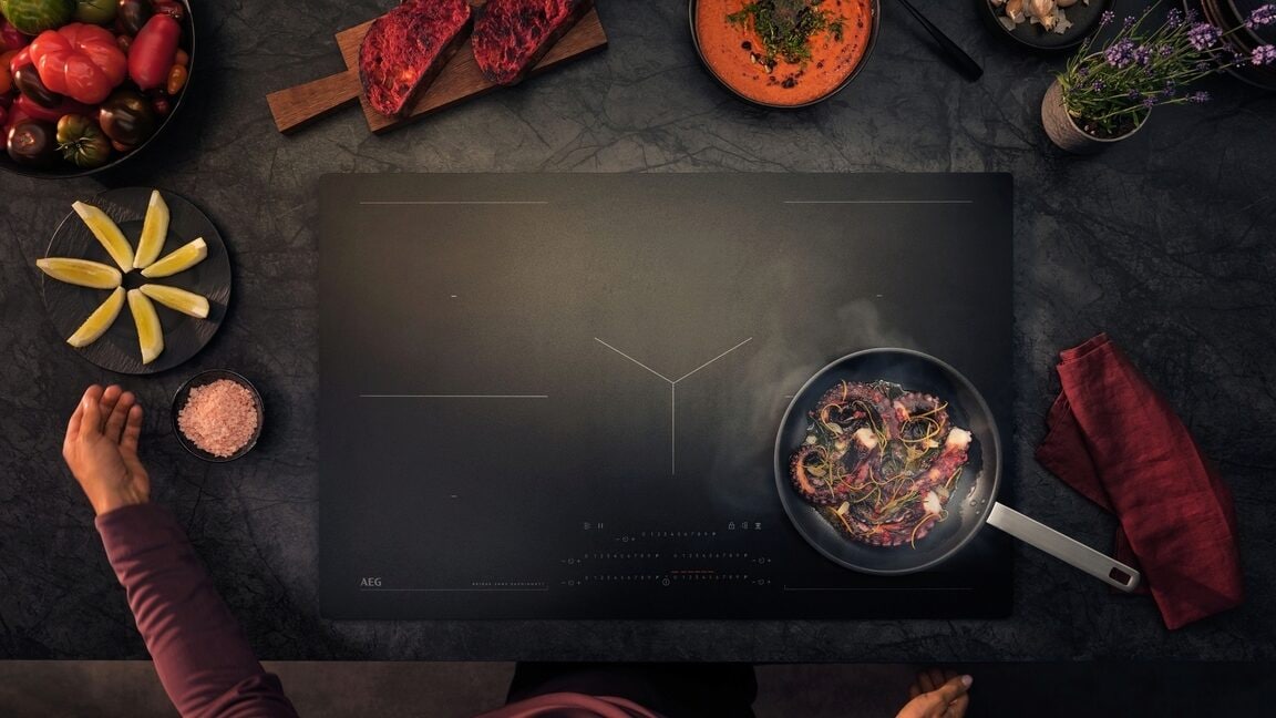 SaphirMatt black induction hob